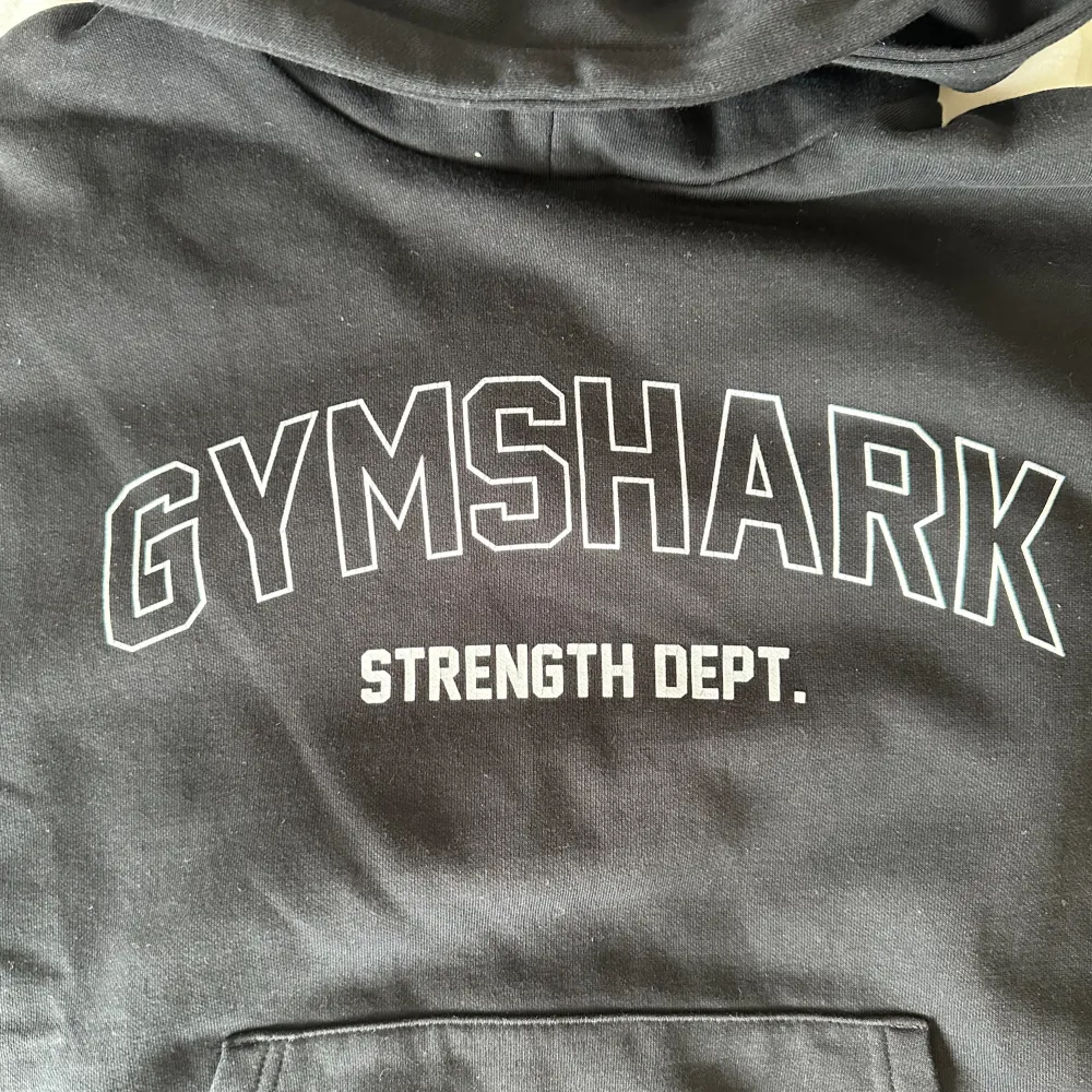 Oversized Gymshark hoodie i bra skick, endast använt ett fåtal gånger.  Nypris: 549kr. Hoodies.