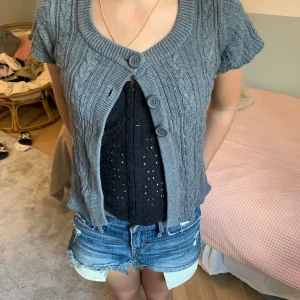 Bolero kofta - Gullig bolero liknande kofta! Pris kan diskuteras 