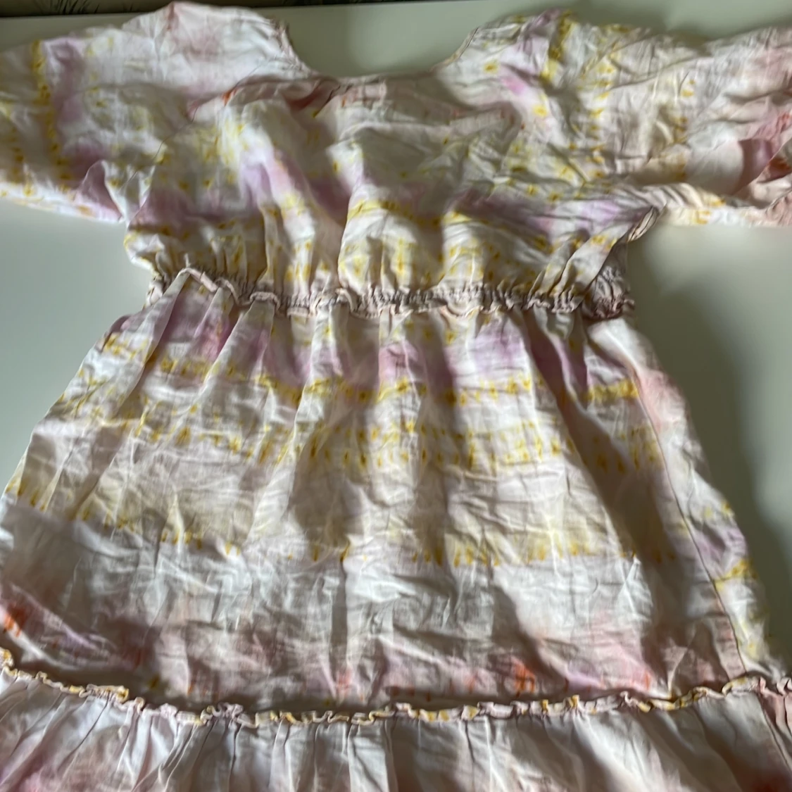 En rosa/gul klänning - 90