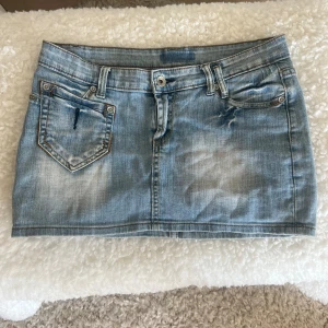 Jeanskjol - Så söt jeanskjol men lite för liten för mig!