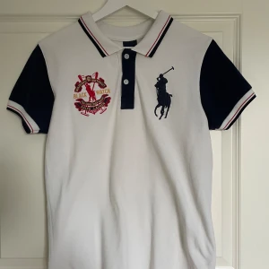 Ralph lauren pike - Ralph lauren pike i fint skick. Storlek S men sitter som XS