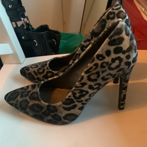 Leopard klackar  - Leopard klackar (de var för små för mig🥲) bra skick, möts upp💗💗