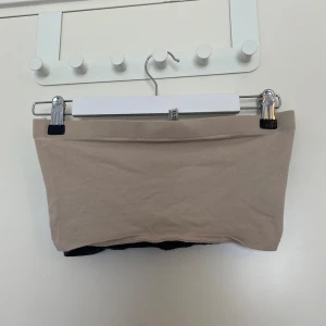 Tubtopp  - Två tubtoppar från H&M i storlek s/m. Köps i par
