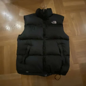 North face puffer vest - Bra skick använd ett fåtal gånger