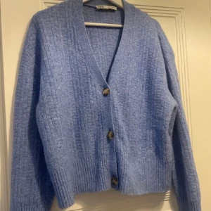 Knitted sweater - Stickad tröja från Gina Tricot. Gott skick, i storlek M.
