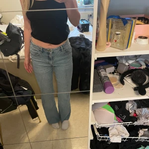 Jeans från zara - Jeans från zara, har klippt dom själv men inget som ser jätte konstigt ut 180 kr inklusive frakten💘