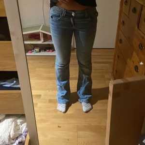 Jeans - Ljusblåjeans jeans från Ginatricot storlek 170. Har bara använt dem ungefär 3 gånger