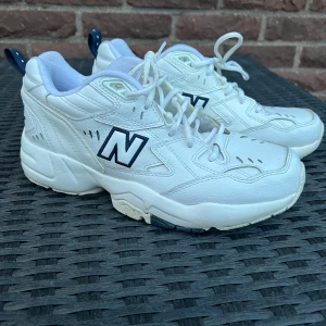 New Balance skor - New Balance skor i strl 40, knappt använda, sköna, snygga, bra skick👍🏼