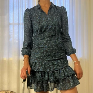 Superfin klänning - Så fin klänning! Nyskick, använd 1 gång🙌🏼