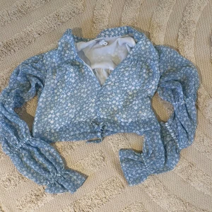 Blus NAKD  - Superfin & oanvänd. Croppad passform. 🧚