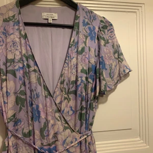 Maxi dress - Fin maxiklänning från & Other Stories. Storlek 40. Använd två gånger på bröllop 🤍