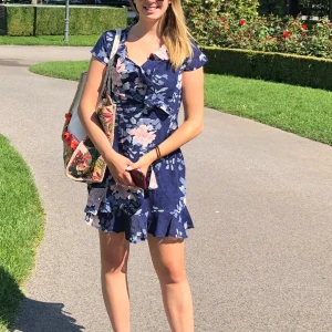 Blå klänning  - Använt en gång på en resa 