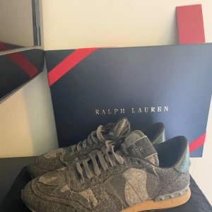 Valentino rockrunners sko  - Säljer mina Valentino rockrunners men är också öppen för att byta😁. Säljer dom för att jag är sugen på några nya skor😁. Skriv om ni har några frågor👍.