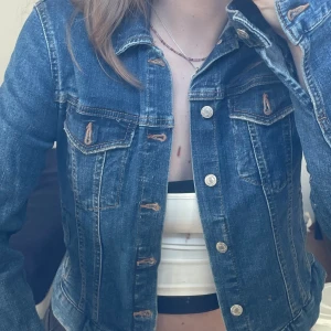 Jeansjacka  - Jeansjacka från zara 