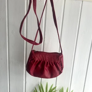 Röd väska  - Söt röd väska 