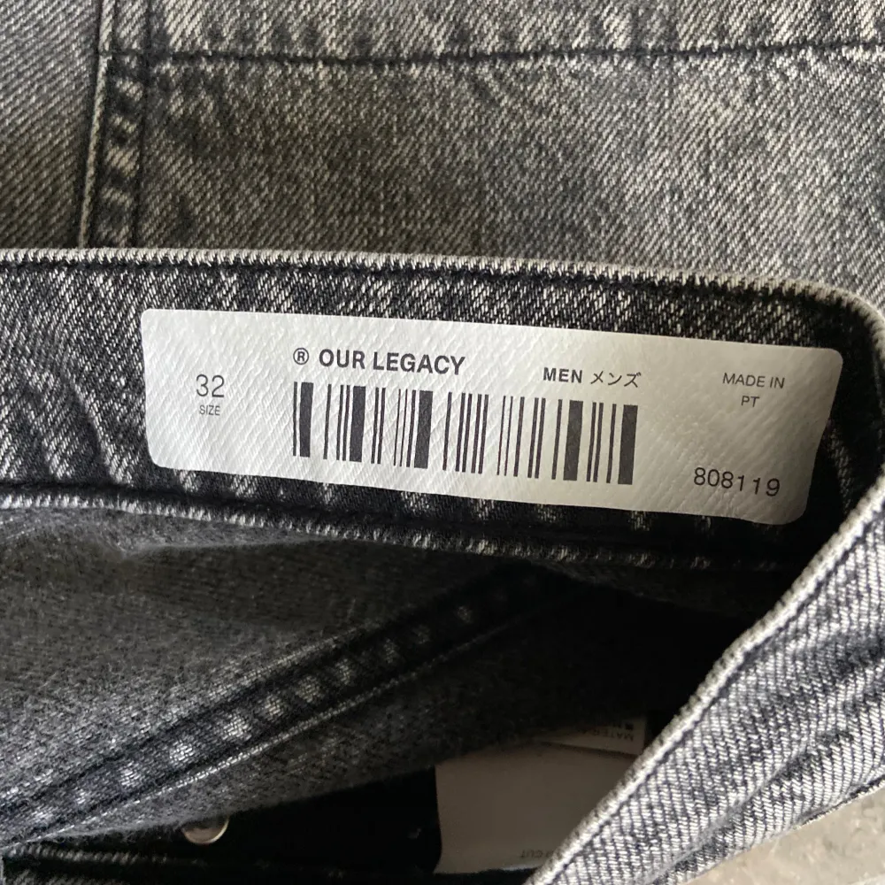 Köpta på NK i Stockholm nyligen - otroligt bra skick - nypris~3500kr, mitt pris~2299kr - kvitto finns - tveka inte på att höra av dig vid frågor!. Jeans & Byxor.