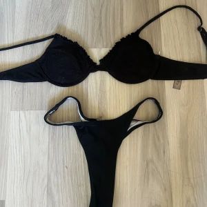 Bikini set - Så fint bikini set med överdel och underdel aldrig använt🌸💕