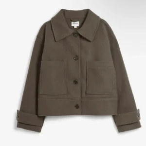 Kappahl kappa  - Säljer denna kappa då den ont ekonomer till användning ä. Storlek L/M  Bra skick