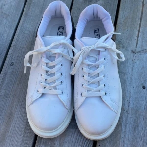 NLY skor - Vita skor från NLY i storlek 39