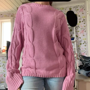 Superfin tröja💞 - Jättefin tröja, så skön och mysig💞 men den kommer inte till användning, vid händerna så är den lite ”vidare” som man kanske ser på bilden