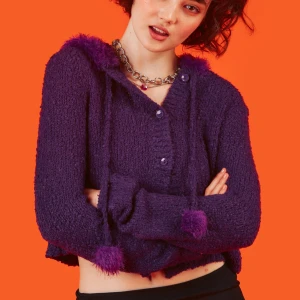 y2k unif fuku kofta  - så söt unif hoodie/kofta i modellen fuku, med pompoms och fluff, älskar men har tyvärr ej använt. köpt i nyskick. storlek S! 