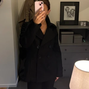 Tjock kortare kappa - Säljer denna fina höst/vinter kappa pga har ingen användning för den längre!