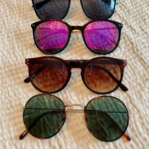 Solglasögon  - 5 st olika solglasögon i olika färger och former. Se bilder 30 kr st