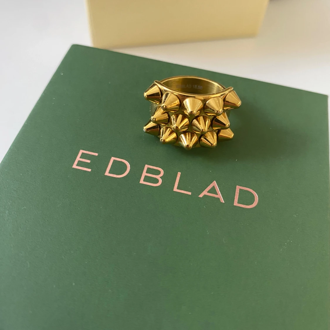 Edblad peak ring