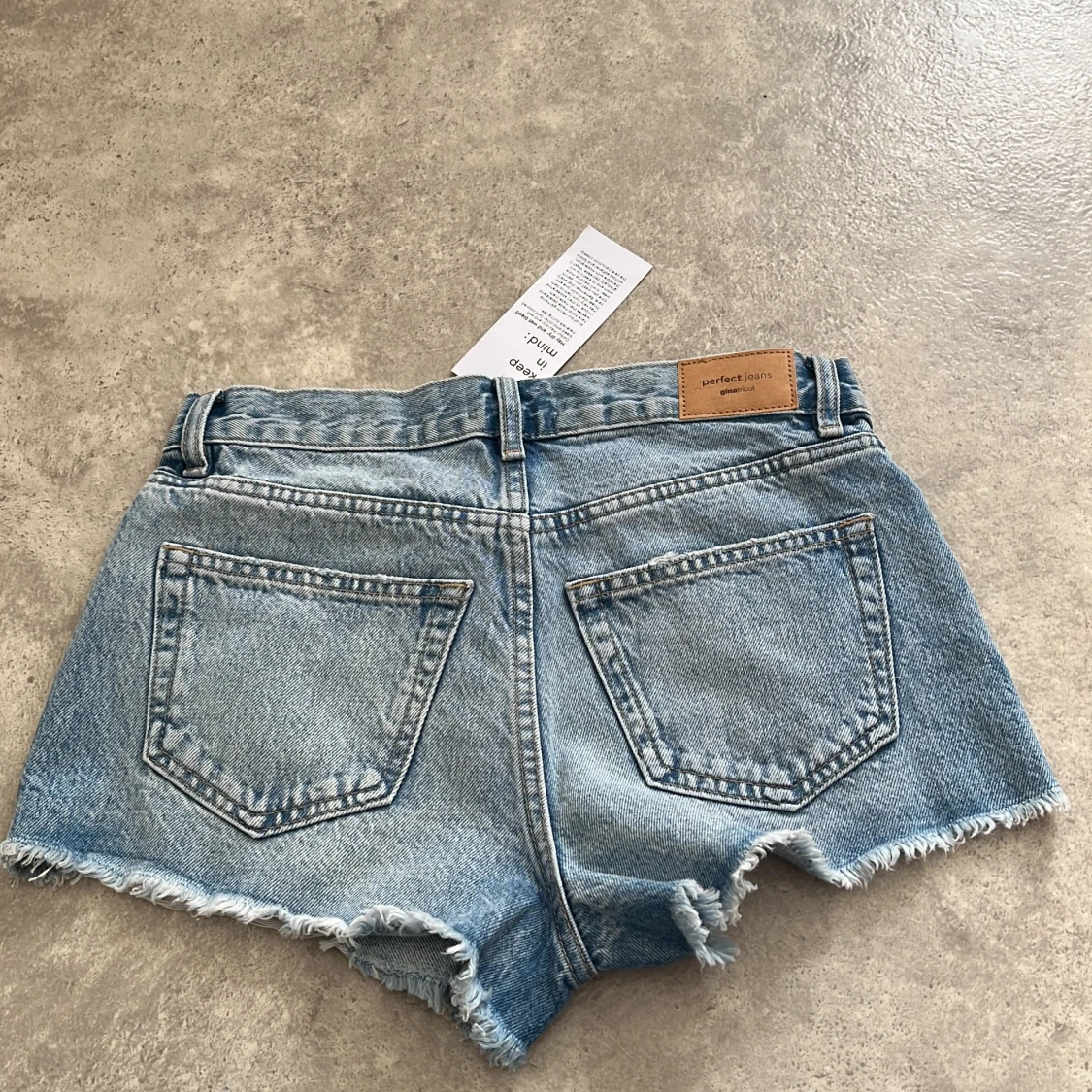 Mid waist shorts - 1