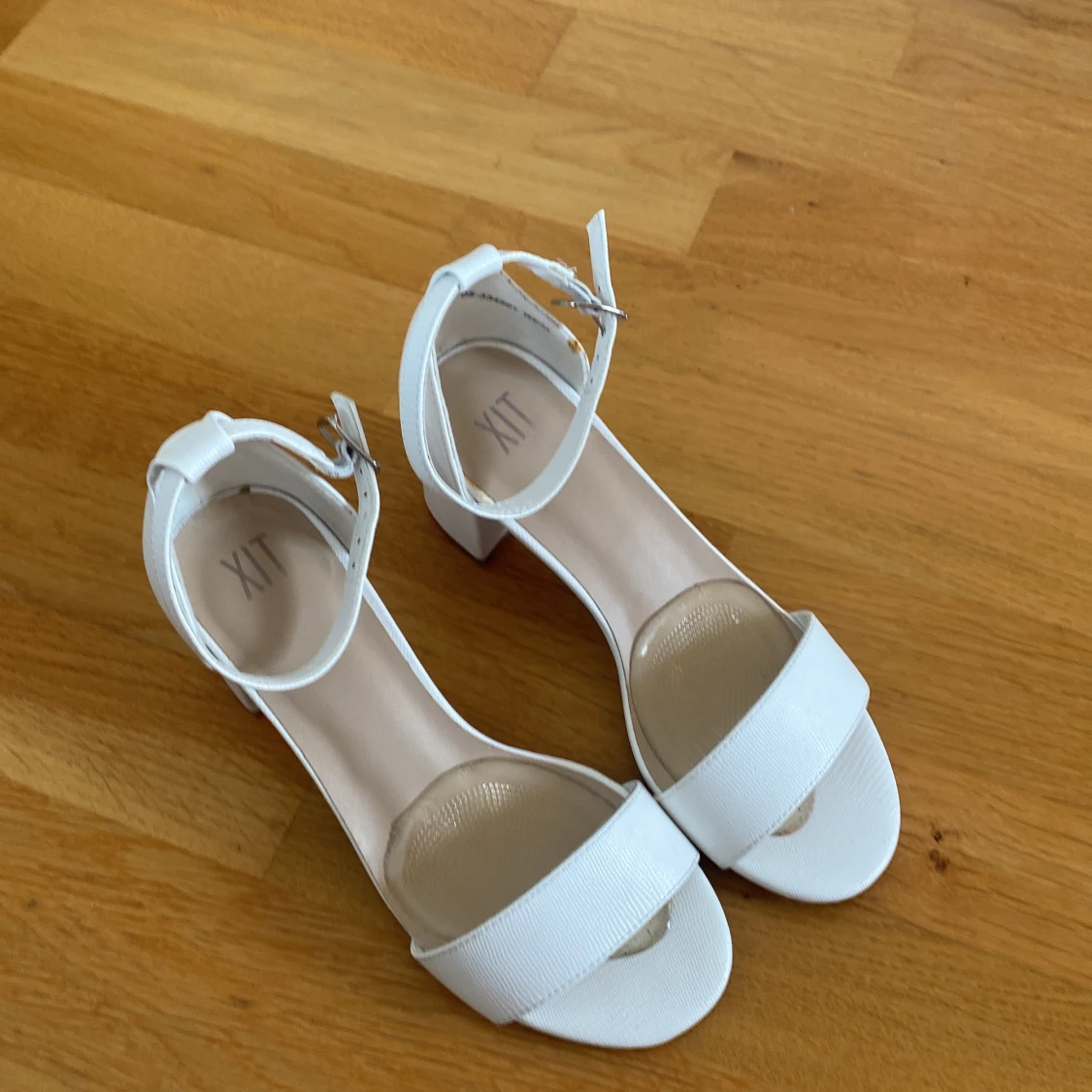 Säljer ett par klackskor!