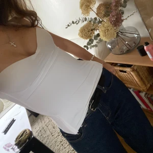 La perla korsett - Så fin korset med spets i ryggen. Storlek finns på sista bilden