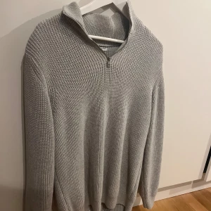 Zara Half zip  - Varan är ny utan prislapp, storlek M. Skriv vid intresse 