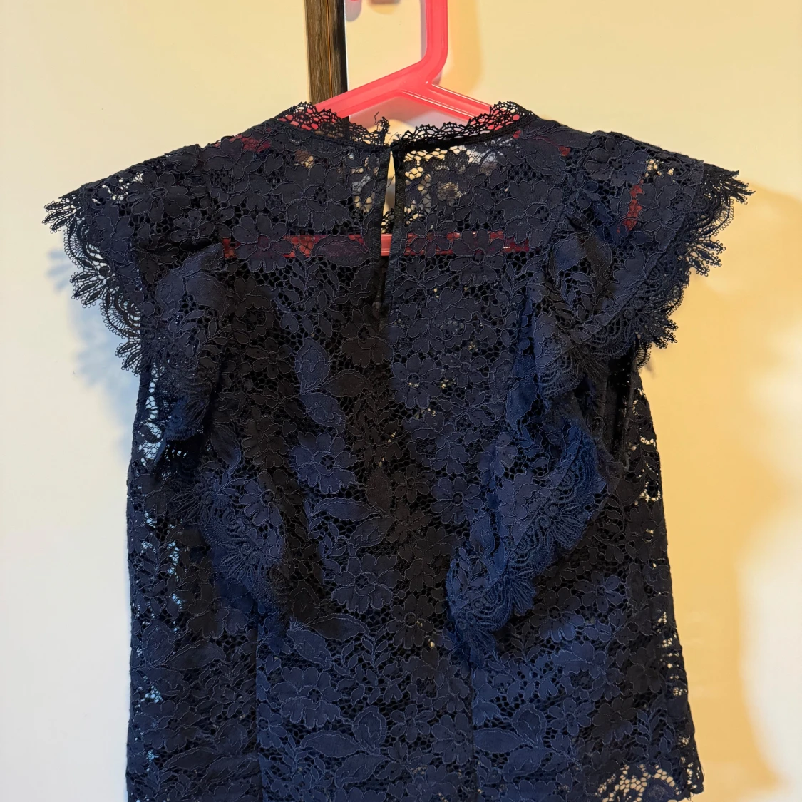 Mörkblå spetsblus - 92