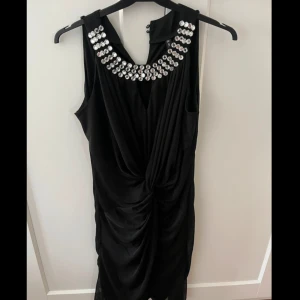 Klänning  - jätte snygg klänning med paljetter😍