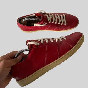 Saint Laurent skor - Säljer dessa Saint Laurent skor perfekt för dig som söker ett par unika feta disajner skor till ett pra pris. Vid frågor och funderingar skriv gärna! 