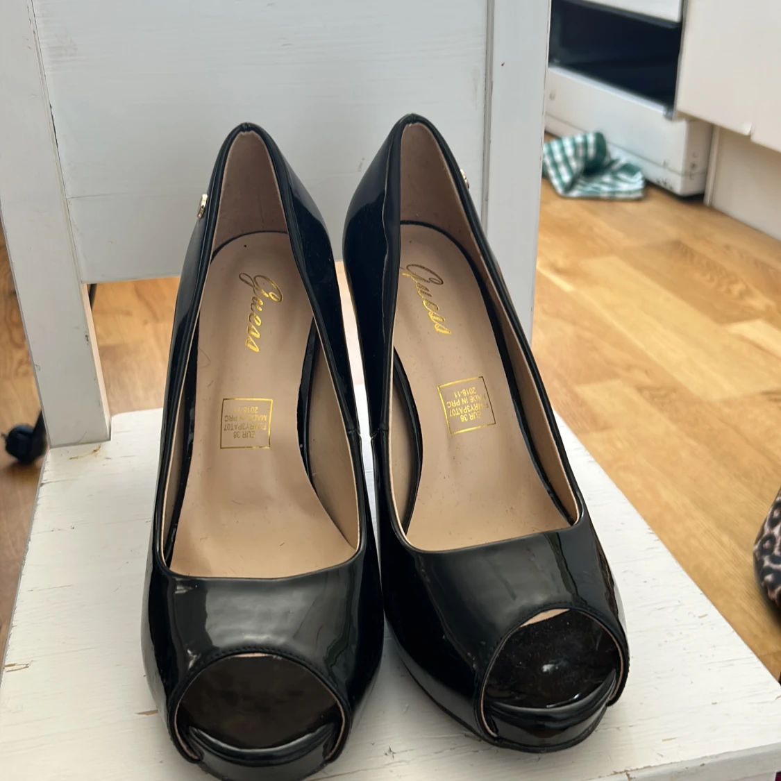 Skor från Queen  - 90