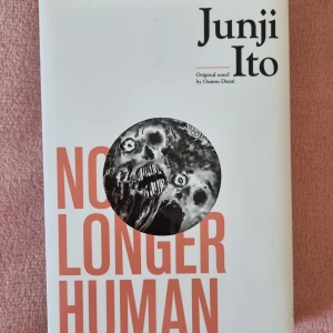 Junji Ito - No Longer Human, Manga - No Longer Human av Juji Ito. Boken är i fint skick och är i princip oanvänd.  Samfraktar vid flera köp.  Priset går att diskutera!