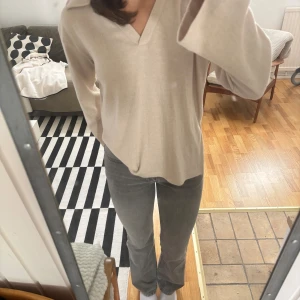 Tröja - Beige tröja från Gina Tricot i storlek xs 