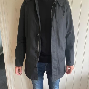 Jacka Elvine stl XL - Jacka Elvine stl XL Färg: Mörkgrå Skick: 7/10