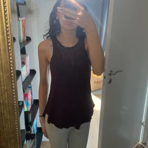 Linne - Ett gulligt linne med ett fint mönster vid halsen