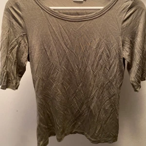 FILIPPA K t-shirt - Använt ett par gånger 