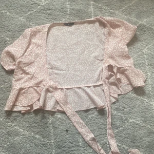 Blus - Det är en ny blus från SHEIN och är inte använd 