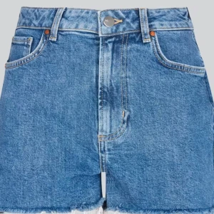 Jeans shorts - Jättesnygga jeans shorts som inte kommer till användning för att jag har flera andra shorts. Knappt använda och inga defekter 