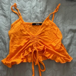 Sommar linne - Super fint linne som går att justera vis knytet. 