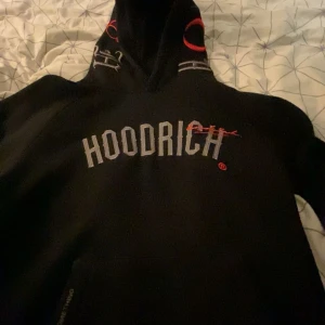 Hoodrich hoodie - Hoodrich hoodie som är precis som ny . Har använt ett par gånger . 