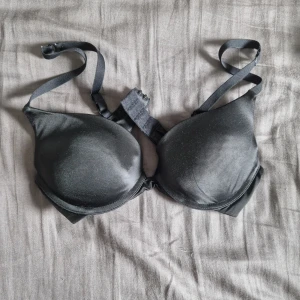 Åhléns BH / Bra | Svart - Använd kondition men det är inga skador | svart | Storlek 70B
