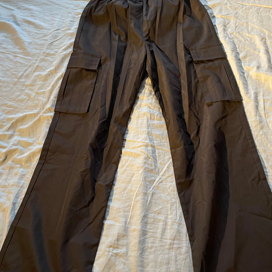 Svart straight cargobyxa