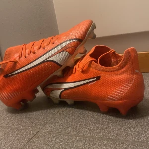 Puma ultra - Helt nya skor använda några gånger och ny pris var :2500kr jag säjer för :800kr. Som sakt dom är helt ny och använda några gånger.