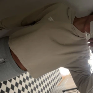 Hoodie  - En super fin tröja!!! Den är som ny!😍