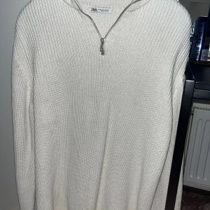 Zara Halfzip - Halfzip i 9/10 skick, inga skador, använd Max 5 gånger 